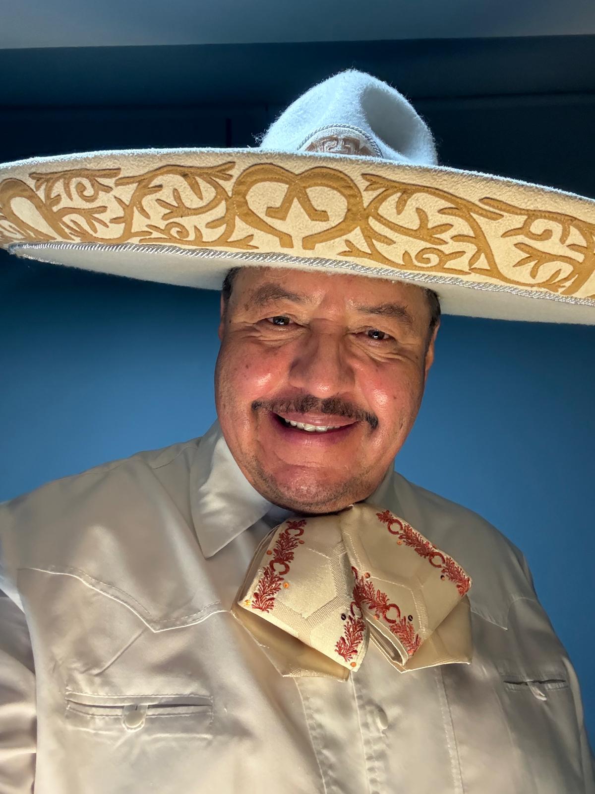 Carlos Madriz, locutor de El Paisanísimo
